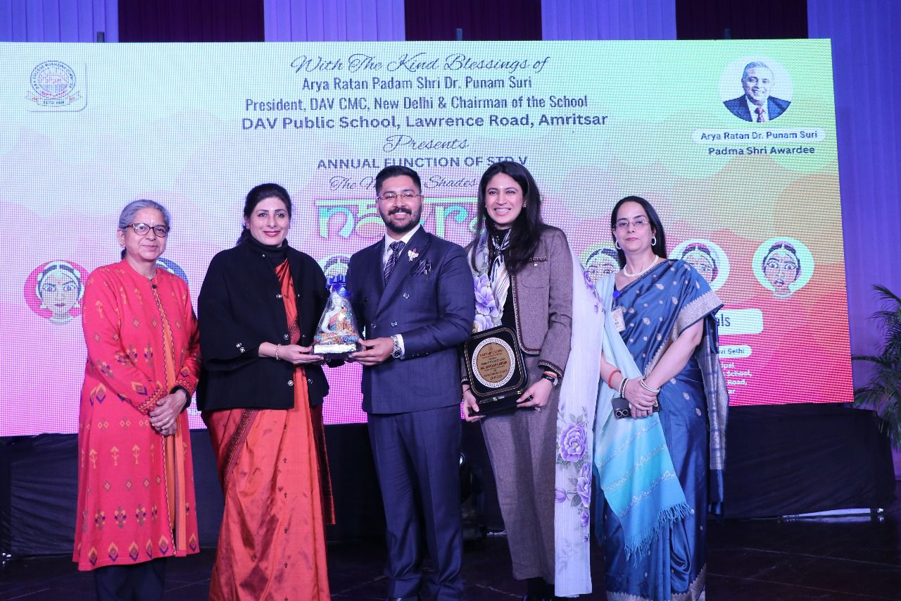 EMC Hospital’s Directors Dr. Samiksha Arora and renowned physician Dr. Rishabh Arora grace DAV Public School’s Annual Function as Chief Guests